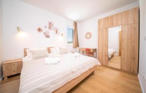 Awesome Apartment In Vrsi With Sauna