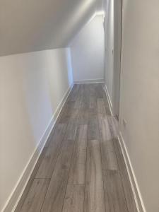 Epsom High Street F9