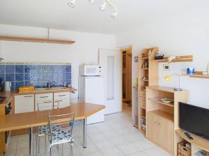 Appartement T2 à Bormes-les-Mimosas avec piscine et 5 couchages - FR-1-610-106