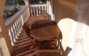 2 Bedroom Amazing Apartment In Lopar