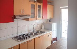 2 Bedroom Amazing Apartment In Lopar 