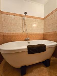 Old Town 2 Bedroom Apartment with Stunning River View by Dome Square and Presidential Castle