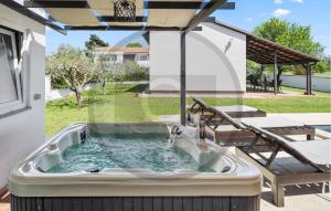 Holiday Home Valbandon 11 