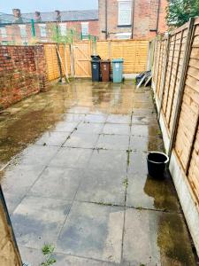 Modern 2BR Terraced Apt in Radcliffe