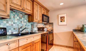 Trails End 402 by Ski Country Resorts