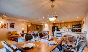 Trails End 402 by Ski Country Resorts