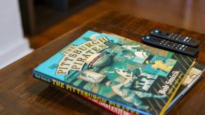 3 BR Southside Pad - Sleeps 8 - Amazing Location