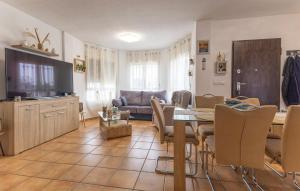 Cozy Home In Cartagena With Kitchenette