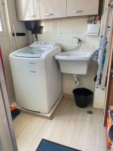 Apartamento Praia da Enseada Guarujá-SP - ótima localização 7 mins da praia