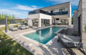 Cozy Home In Labin With Sauna