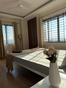 Bela D Casa - 3BHK overlooking mountains and city