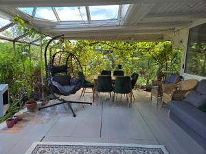 Stunning luxurious house with a beutiful botanical garden