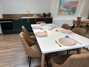 Luxury Retreat with Spa Access - Sleeps 6