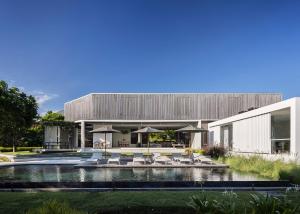 La Maison dUlysse - Luxury 4-Bedroom Villa with Pool in Canggu