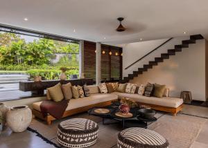 La Maison dUlysse - Luxury 4-Bedroom Villa with Pool in Canggu