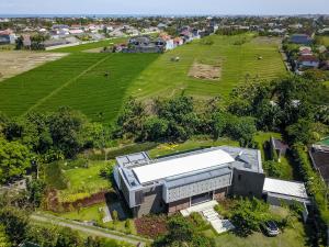 La Maison dUlysse - Luxury 4-Bedroom Villa with Pool in Canggu