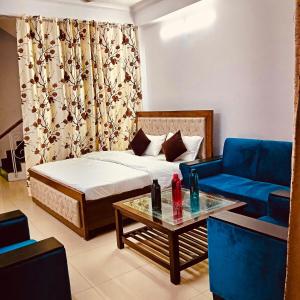 GlobeGliders - White House 3BHK Villa