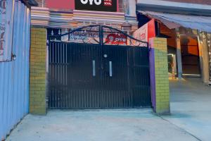 SPOT ON by OYO Royal Hotel