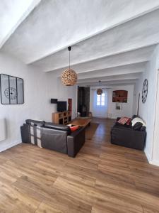 Maison en pierre avec piscine