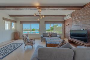 Beautiful 4 BDR Villa With Private Pool