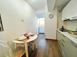 Cozy 2 Bedrooms Apt with Balcony - Near Hospitals