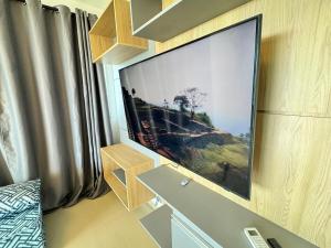 Incrível cobertura para família com 2 quartos e ar