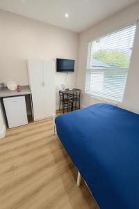 Acton Town Station Studios Private Self Contained Automated Entry