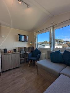 Modern Style Pet Friendly Holiday Home sited on Durdle Door Holiday Park