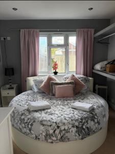 The Ford, Country retreat