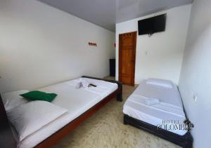 Hotel Colombia a una 1 cuadra de la Playa en Tolú