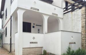 Awesome Apartment In Novalja With Wifi