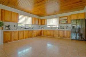 Gray Oasis, Private Pool