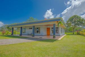 Gray Oasis, Private Pool