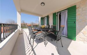 Amazing Apartment In Privlaka