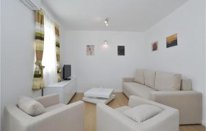 Amazing Apartment In Privlaka