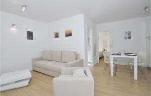 Amazing Apartment In Privlaka