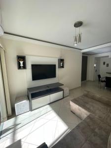 Apto de 2 Quartos em Meia Praia