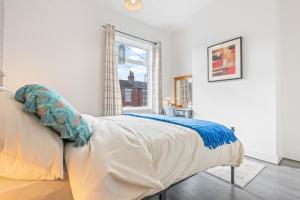 Broomfield House - City Centre - Free Parking, Self-Check-In, Garden, Fast Wifi and Smart TV by Yoko Property