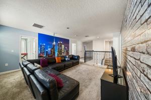 Spacious 8-Bedroom Retreat with Private Pool near Orlando Attractions