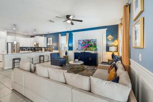 Spacious 8-Bedroom Retreat with Private Pool near Orlando Attractions