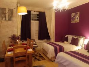 Executive Suite at Ideal home & cottage, Inviting 2 Bedroom apartment, Sleep 6 Ideal for contractors, family & Groups