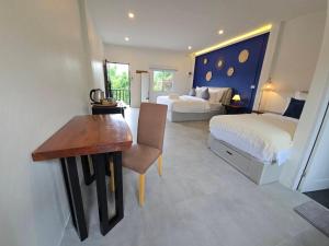 The Simple Place - King and Twin