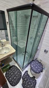 Quarto Plutão - banheiro privativo e ar condicionado