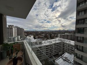 Moderno depto frente a Mall Plaza Egaña