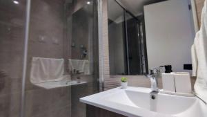 Moderno depto frente a Mall Plaza Egaña