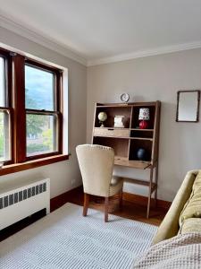 Charming Cozy 2 br 1 ba apt near Oak Park fast wifi near transportation
