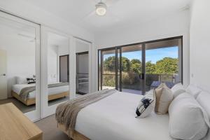 Ziggys Beach House - Ocean views, Jacuzzi, Sauna!