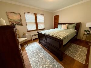 Charming Cozy 2 br 1 ba apt near Oak Park fast wifi near transportation