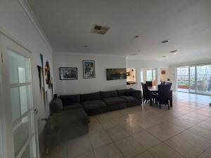 4 bed House next to Lake Richmond close to beach