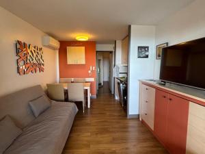 Cap Esterel 2 Pièces, Climatisation et Parking Inclus - FR-1-504-697